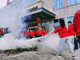 尊龙抖圈官网消防安全演习：关注消防，安全至上